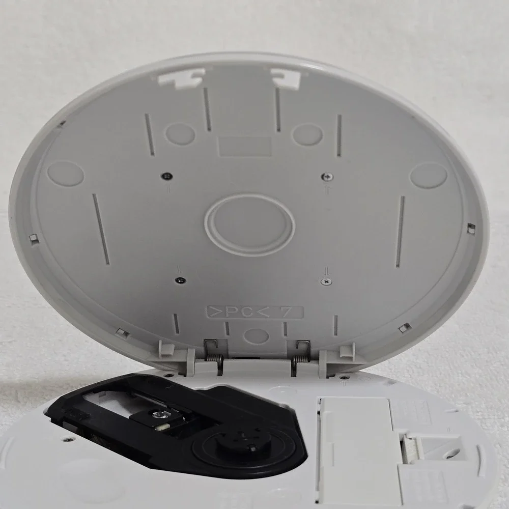 Sony CD Walkman Disc Mp3 D-NE329LIV & Speaker Stand BCA-DNE320S Bundle Vintage